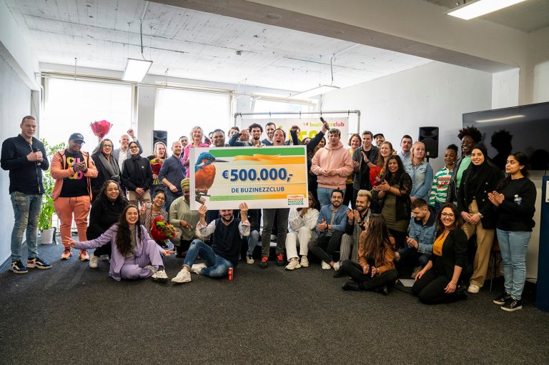 buzinezzclubontvangtschenkingvan500.000eurovanpostcodeloterij.jpg