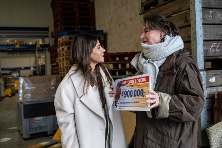 2 - Olcay Gulsen met Caroline van der Graaf-Scheffer van Voedselbanken Nederland.jpg