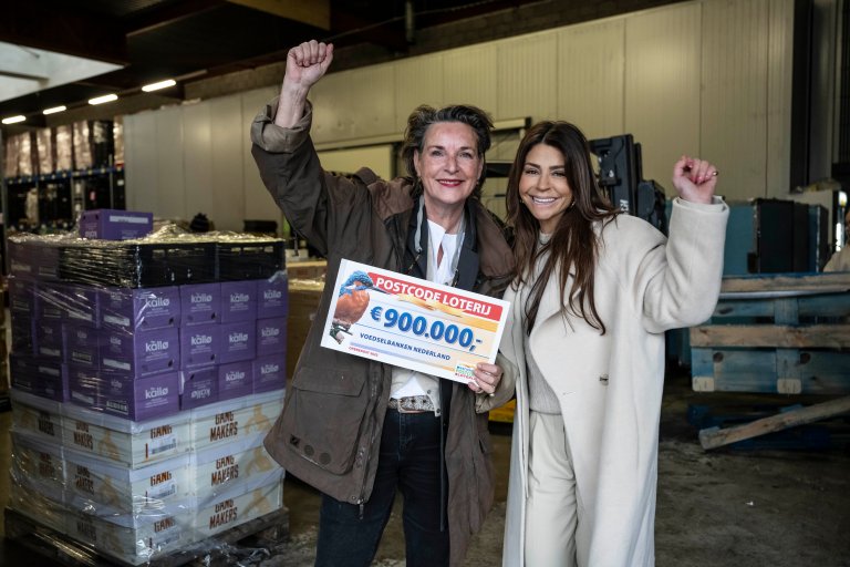 1 - Olcay Gulsen met Caroline van der Graaf-Scheffer van Voedselbanken Nederland.jpg