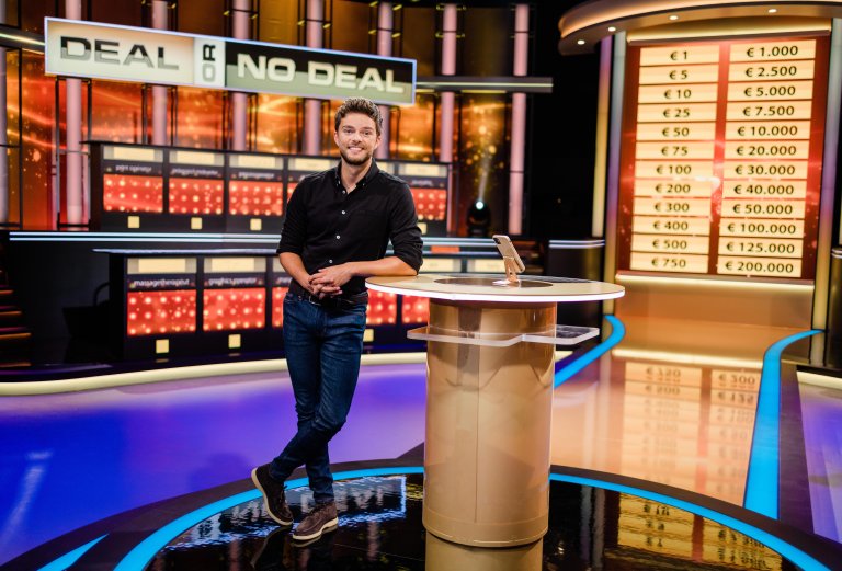 dealornodeal-presentatorbuddyvedder.jpg