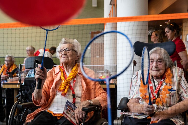 ouderensameninbewegingtijdenskoningskanjerspelen2.jpg