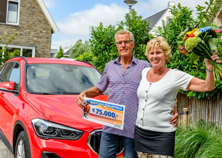 keesenmiekeuitdenhoornwinnen75.000euroeacuteneengloednieuweautobijdepostcodeloterij.jpg